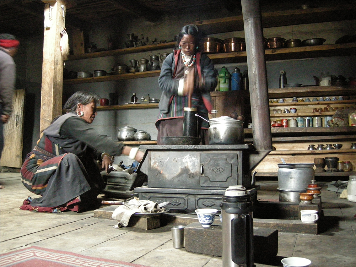 dolpo-kitchen-stove